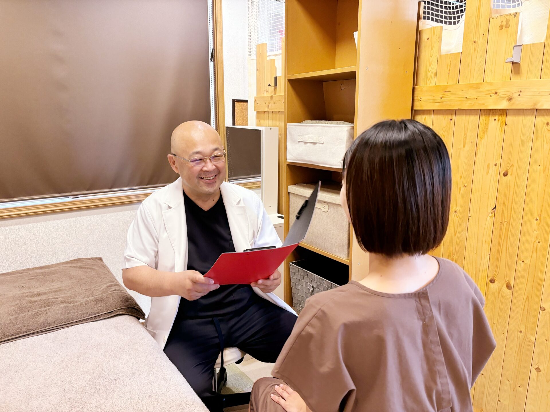 頭痛やふらつきなど現在の症状について詳しく伺うカウンセリング