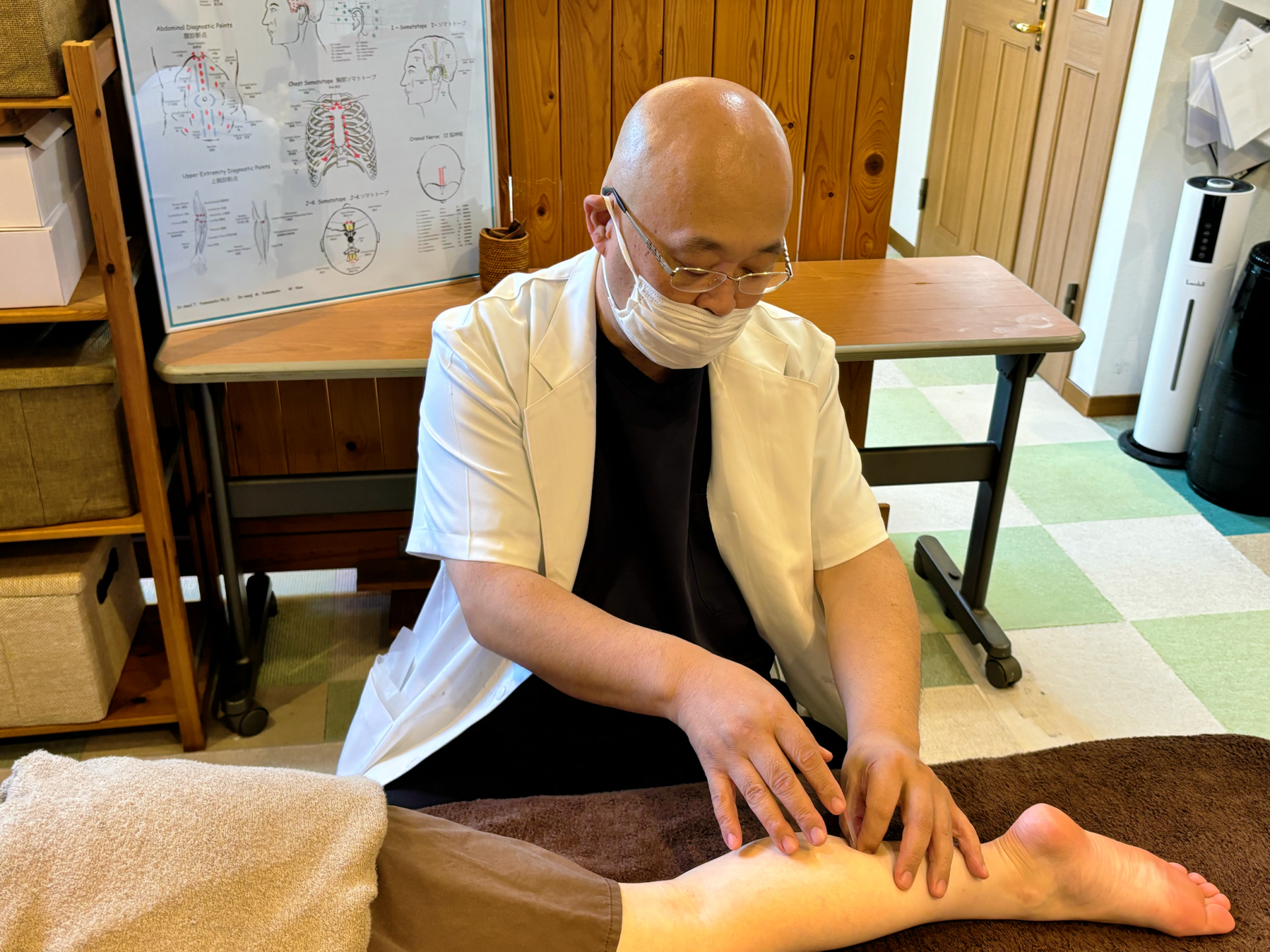 難聴や耳の詰まりに対して身体全体を確認しながら行う経絡治療